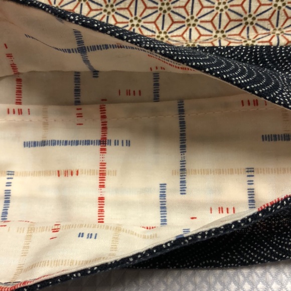 2 Masks: Tan Geometric & Black Micron Dot Elastic Bi-fold & 1 Blue Clip Holder - Picture 7 of 9